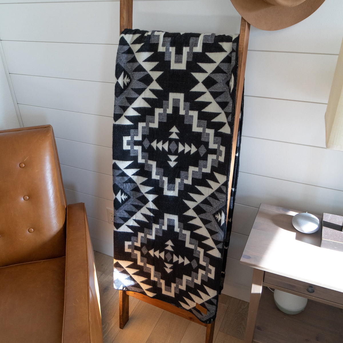 Manta andina de mezcla de alpaca — Chakana negra