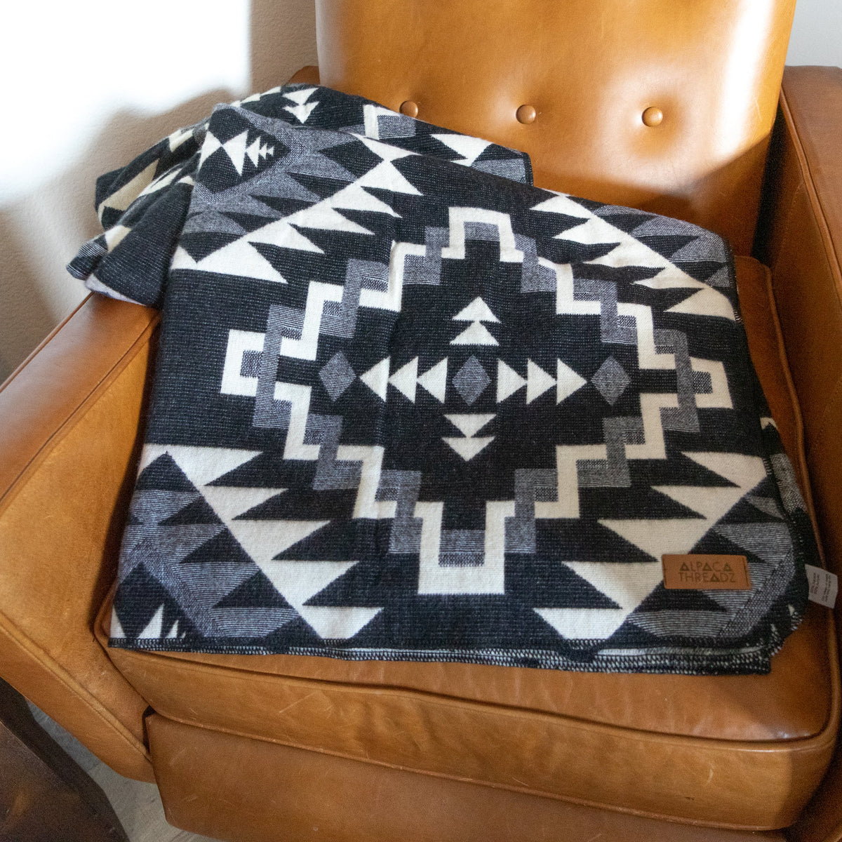 Manta andina de mezcla de alpaca — Chakana negra