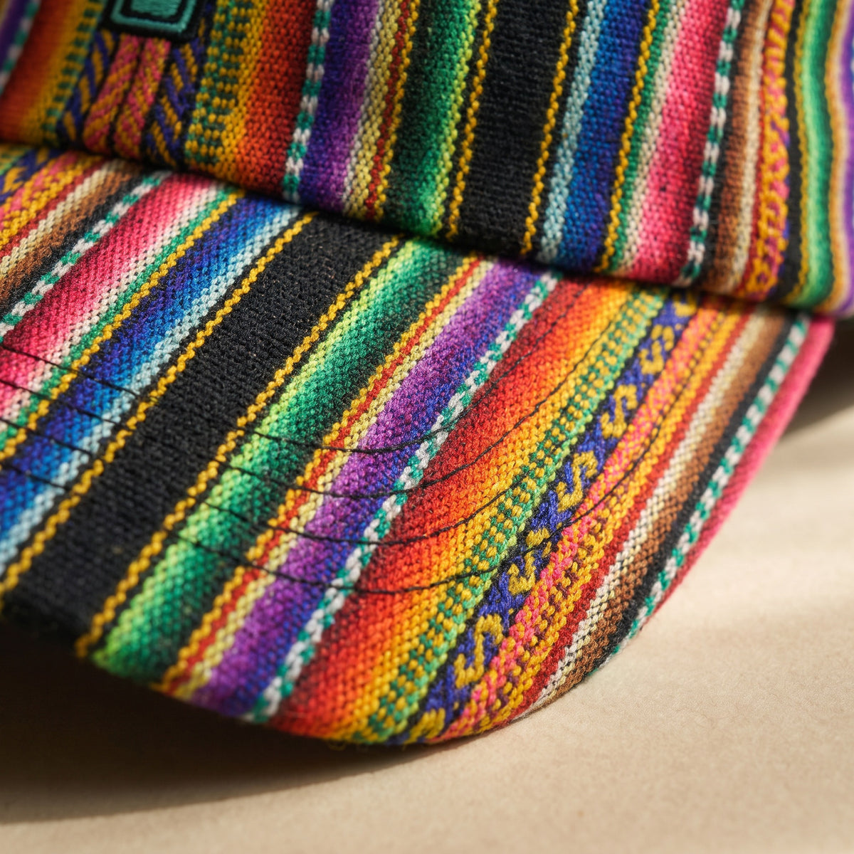 Maras — handwoven brim, macro